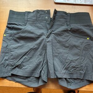 Title Nine Stone Grey 5” Clamber Shorts
